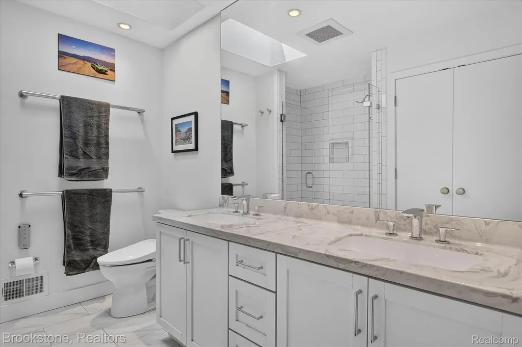 2700 Middlebelt Road West Bloomfield Charter Township MI 48324