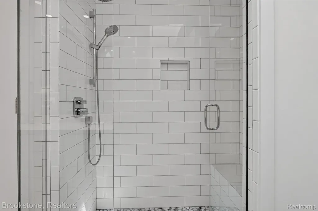 2700 Middlebelt Road West Bloomfield Charter Township MI 48324