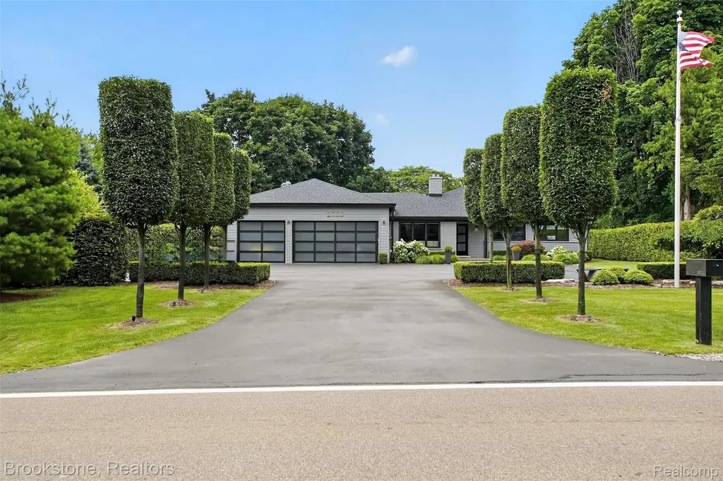 2700 Middlebelt Road West Bloomfield Charter Township MI 48324