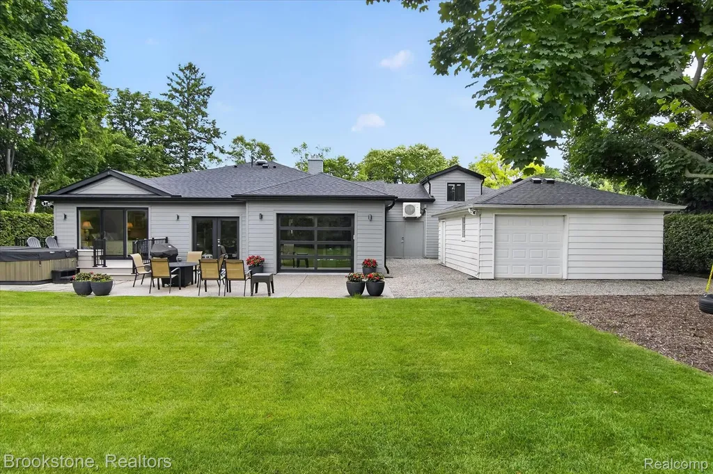 2700 Middlebelt Road West Bloomfield Charter Township MI 48324