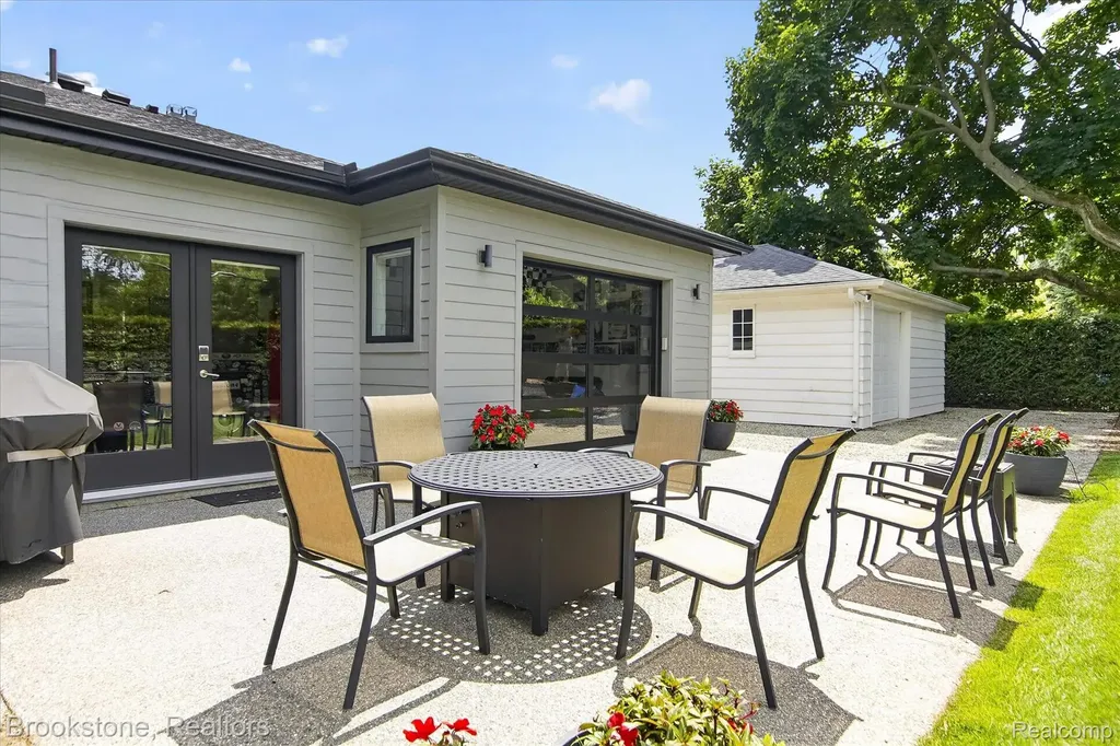 2700 Middlebelt Road West Bloomfield Charter Township MI 48324