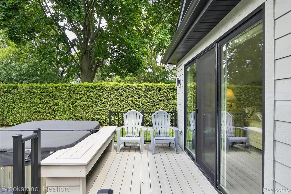 2700 Middlebelt Road West Bloomfield Charter Township MI 48324