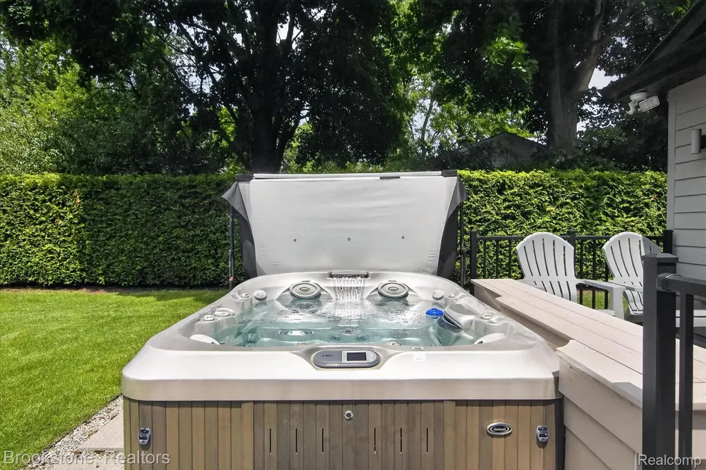 2700 Middlebelt Road West Bloomfield Charter Township MI 48324