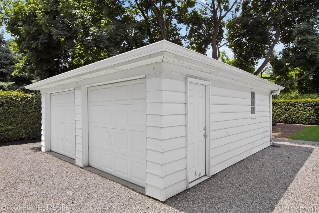 2700 Middlebelt Road West Bloomfield Charter Township MI 48324