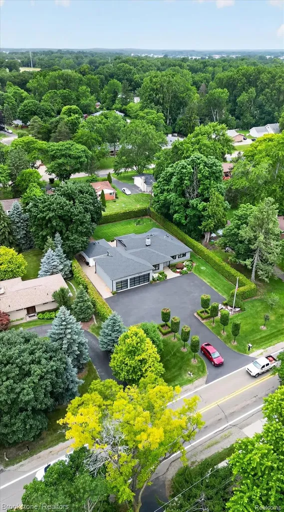 2700 Middlebelt Road West Bloomfield Charter Township MI 48324