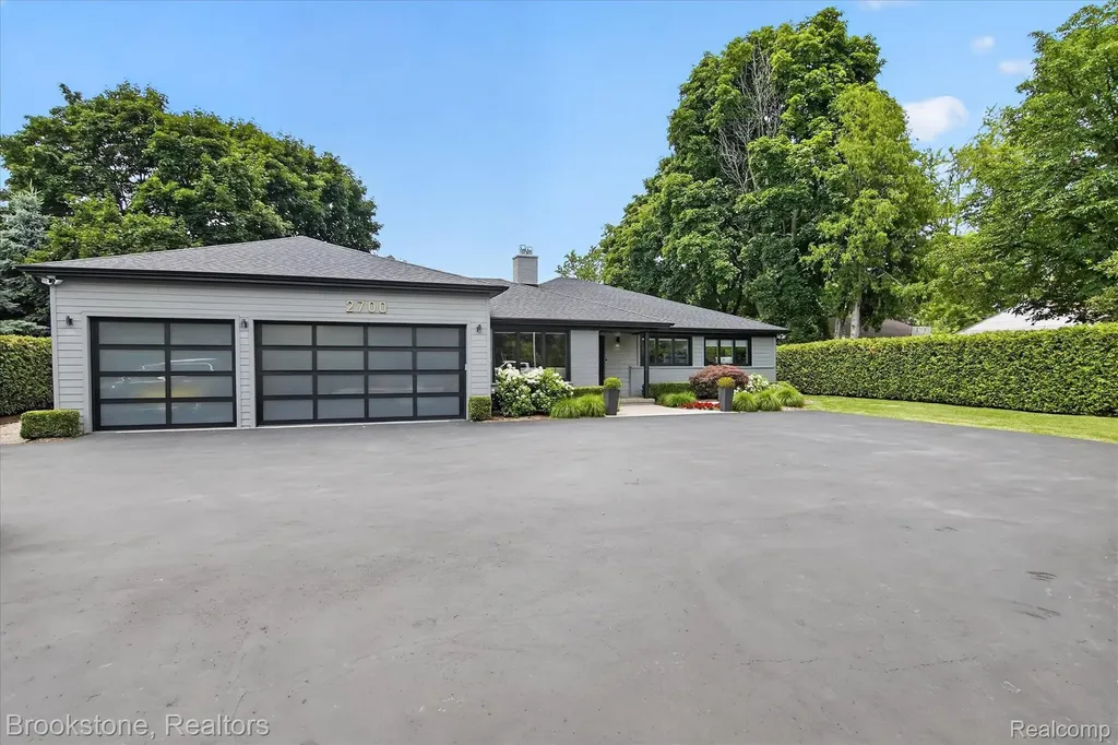 2700 Middlebelt Road West Bloomfield Charter Township MI 48324
