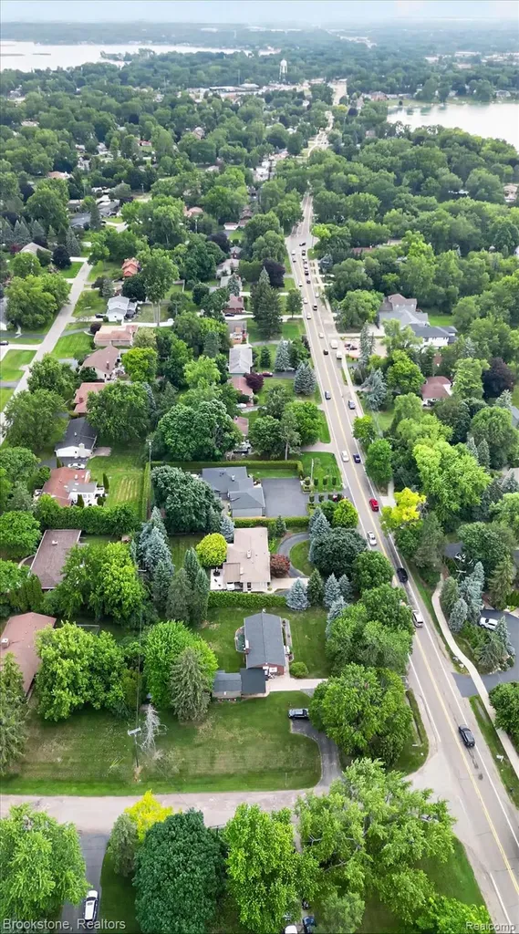 2700 Middlebelt Road West Bloomfield Charter Township MI 48324