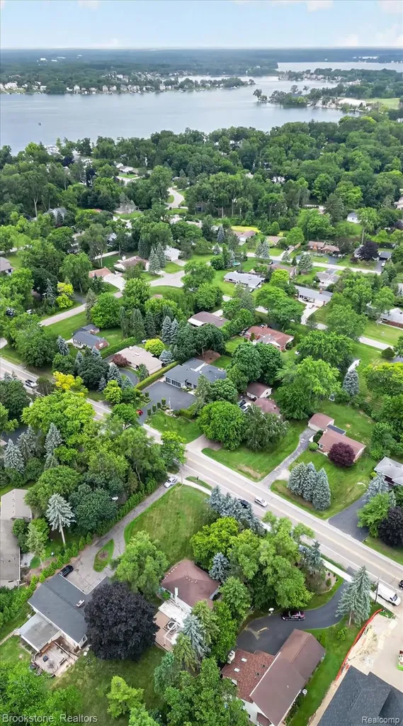 2700 Middlebelt Road West Bloomfield Charter Township MI 48324