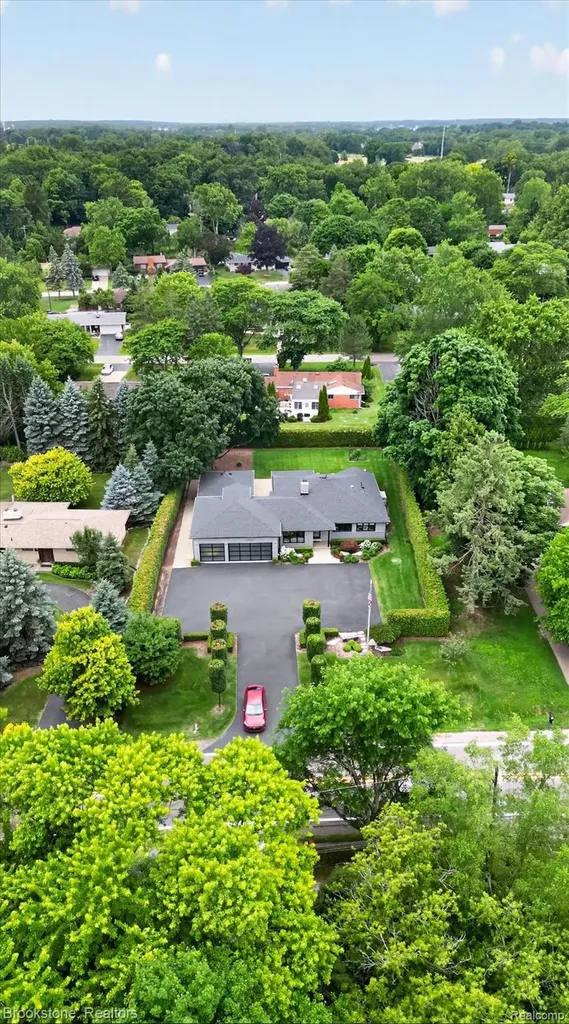 2700 Middlebelt Road West Bloomfield Charter Township MI 48324