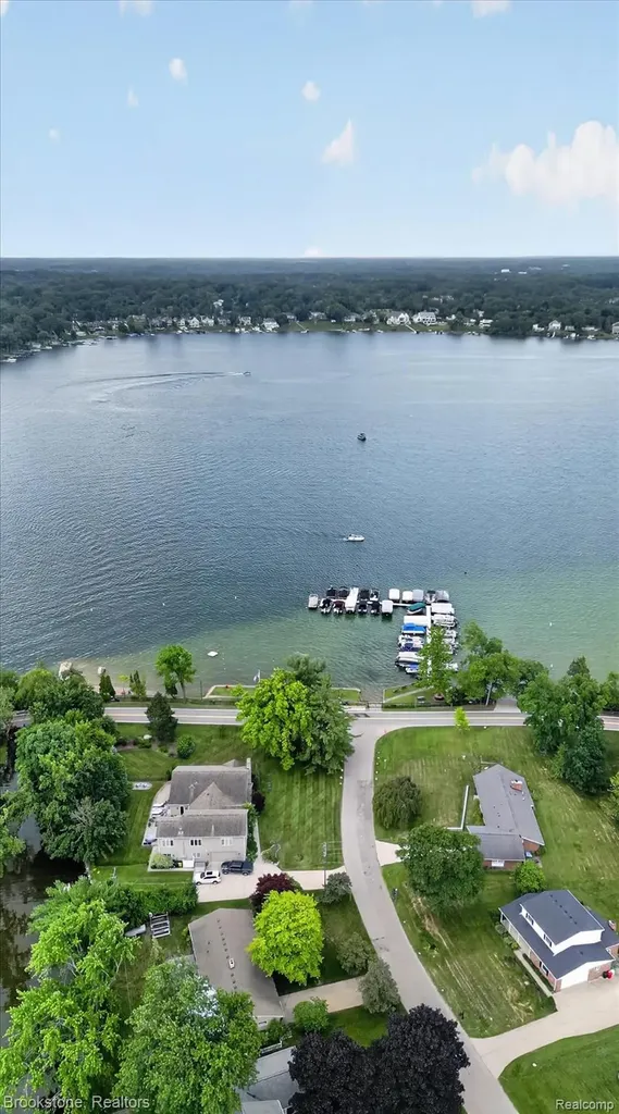 2700 Middlebelt Road West Bloomfield Charter Township MI 48324