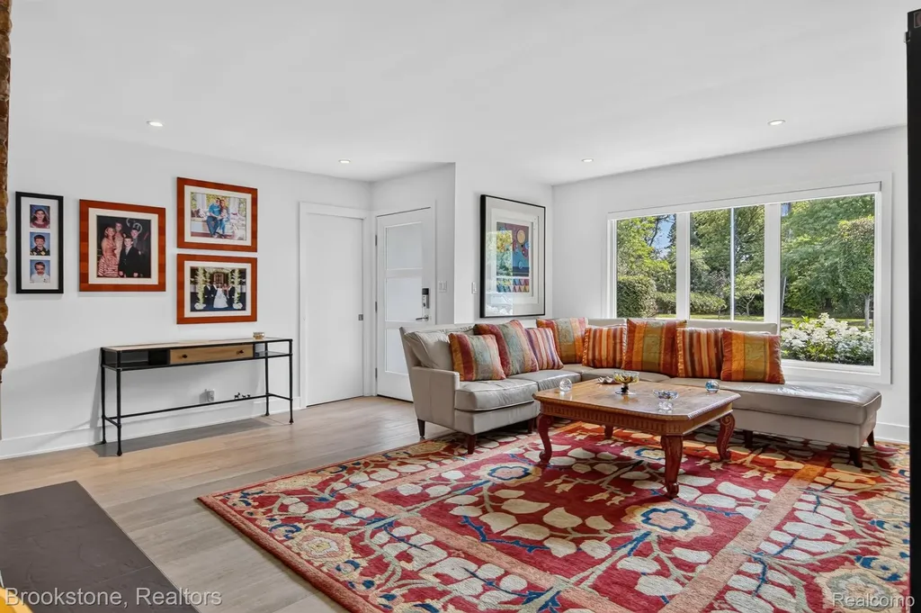 2700 Middlebelt Road West Bloomfield Charter Township MI 48324