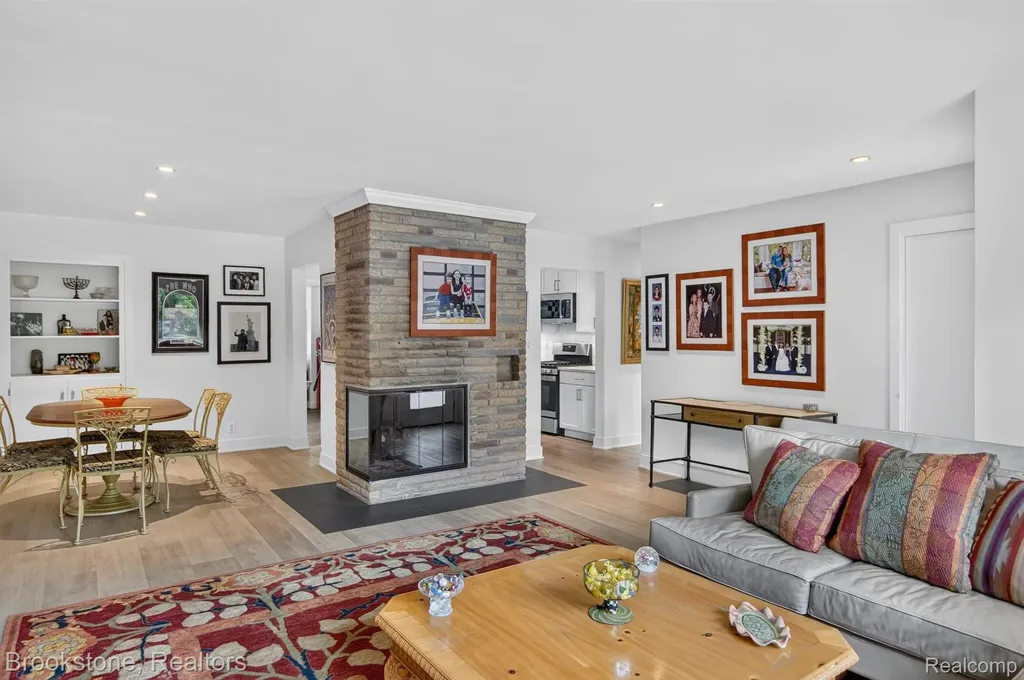 2700 Middlebelt Road West Bloomfield Charter Township MI 48324