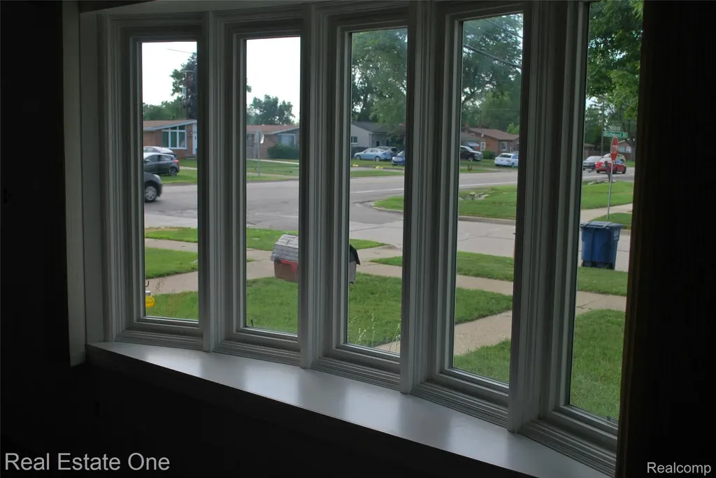 32759 Birchwood Street Westland City MI 48186