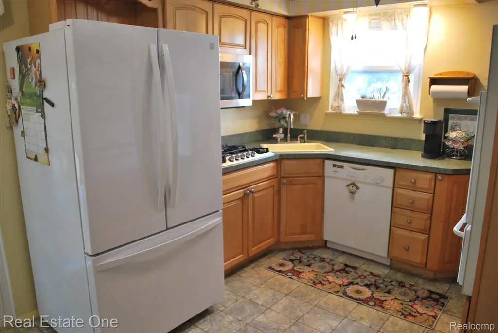 32759 Birchwood Street Westland City MI 48186