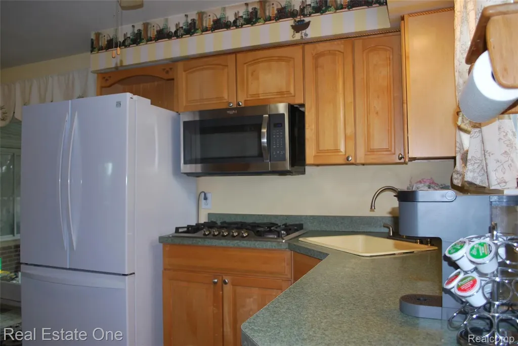 32759 Birchwood Street Westland City MI 48186