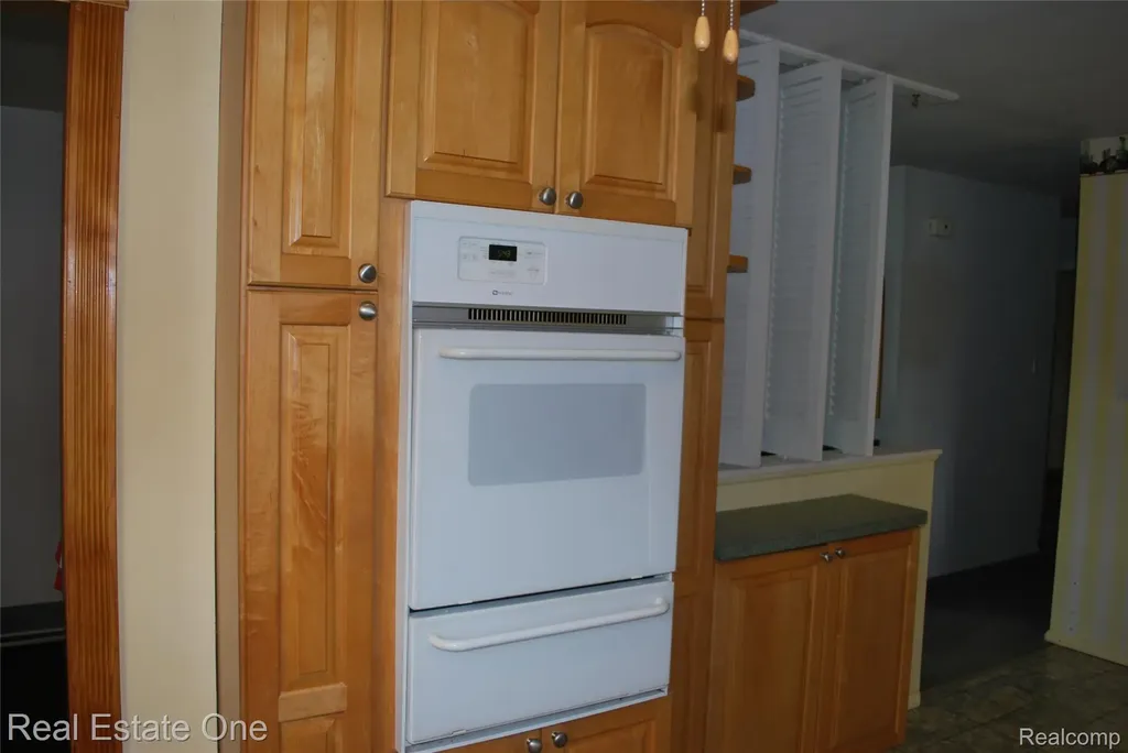 32759 Birchwood Street Westland City MI 48186