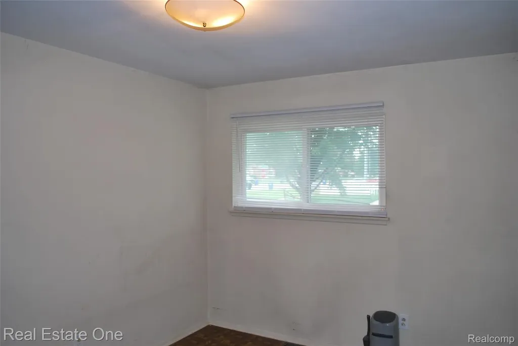 32759 Birchwood Street Westland City MI 48186