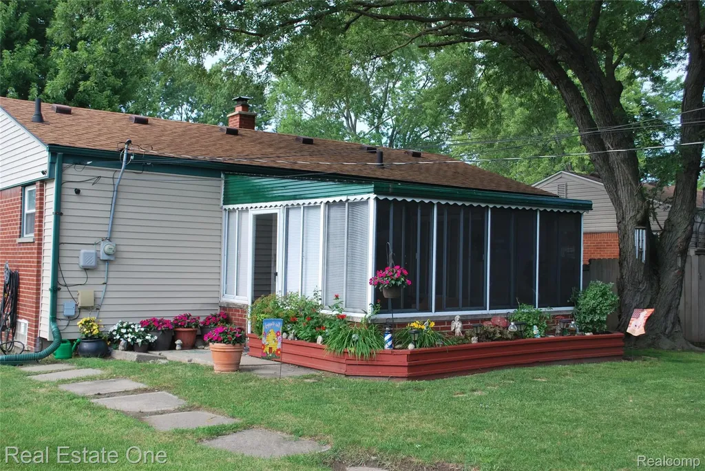 32759 Birchwood Street Westland City MI 48186