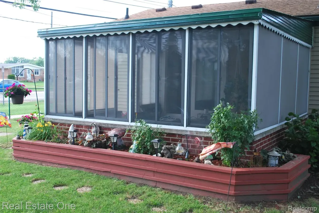 32759 Birchwood Street Westland City MI 48186