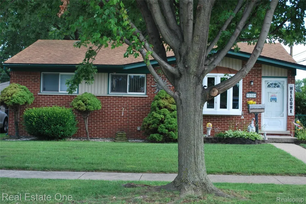 32759 Birchwood Street Westland City MI 48186