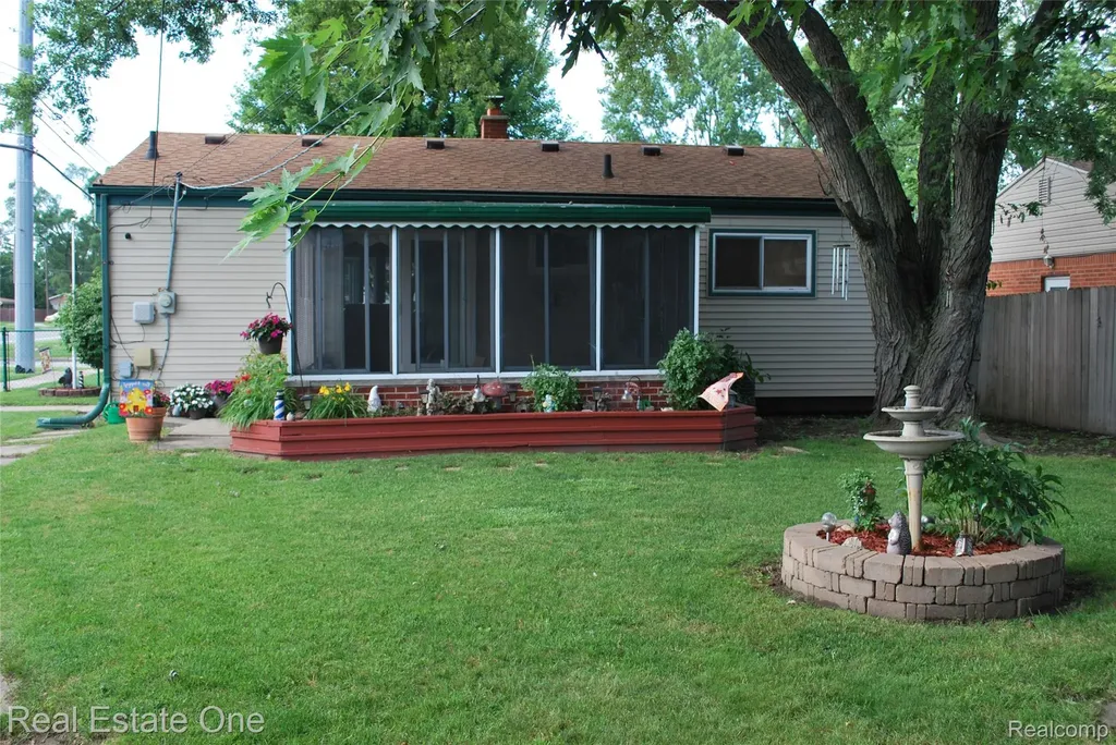32759 Birchwood Street Westland City MI 48186