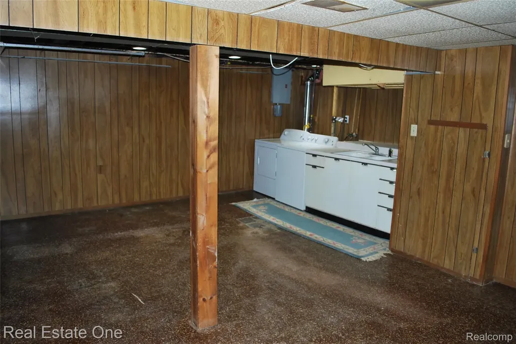 32759 Birchwood Street Westland City MI 48186