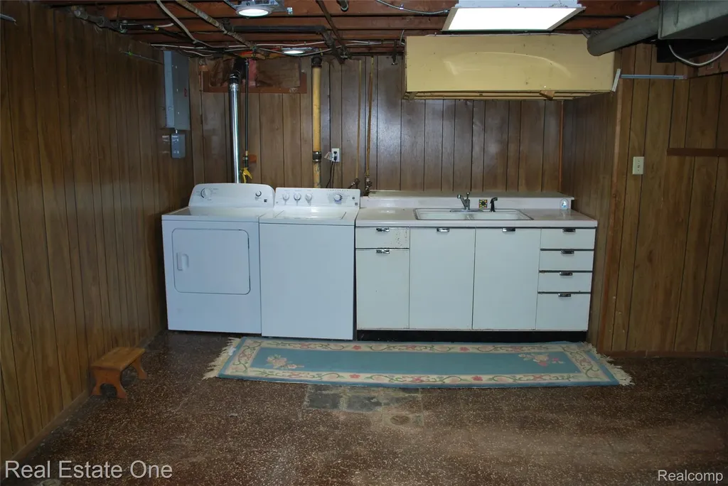 32759 Birchwood Street Westland City MI 48186