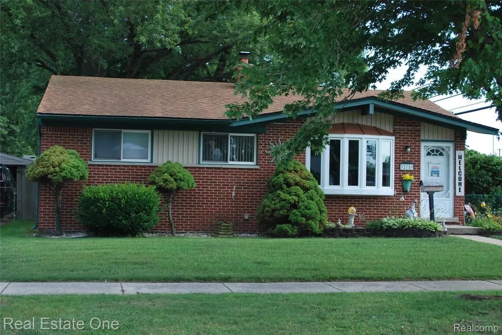32759 Birchwood Street Westland City MI 48186