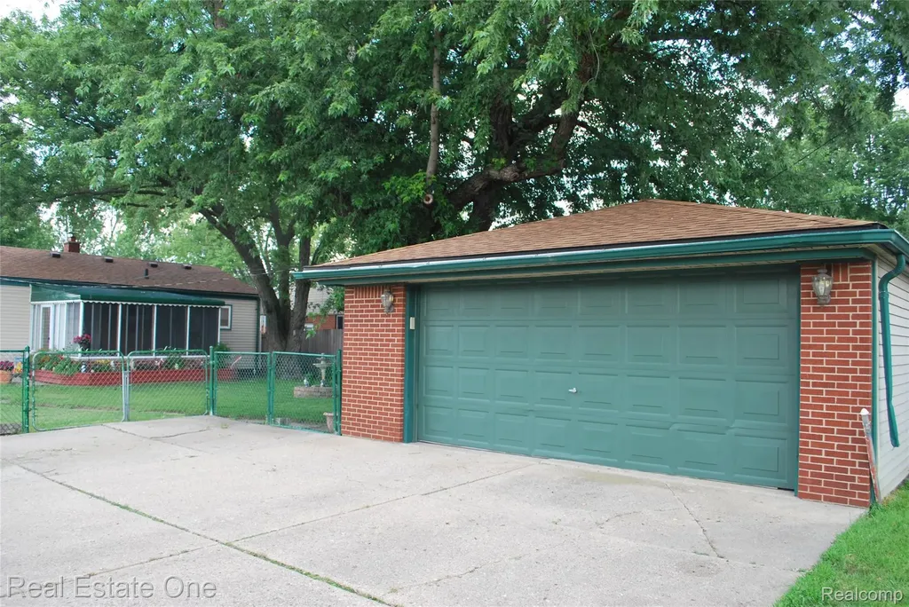 32759 Birchwood Street Westland City MI 48186