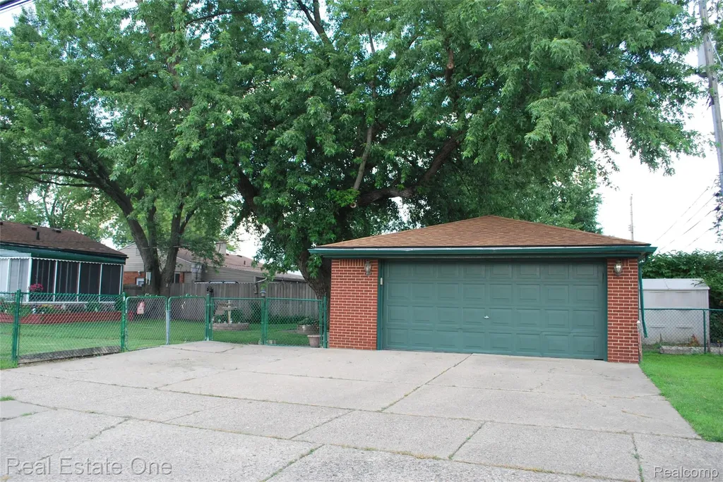32759 Birchwood Street Westland City MI 48186