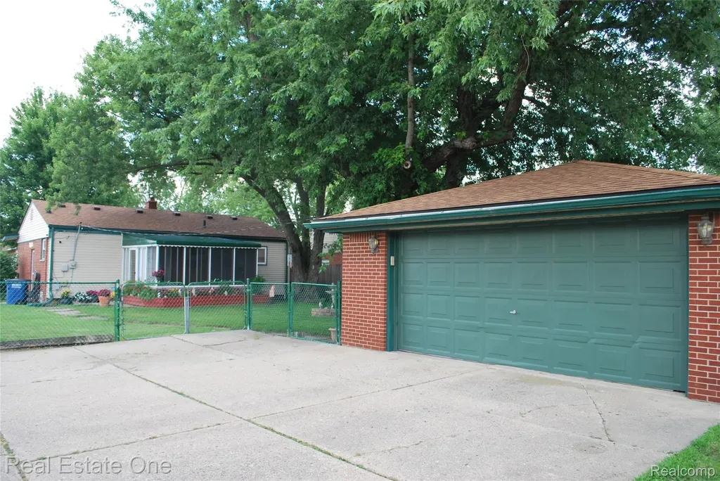32759 Birchwood Street Westland City MI 48186