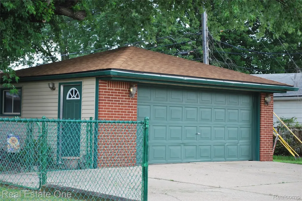 32759 Birchwood Street Westland City MI 48186