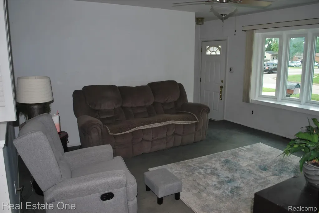 32759 Birchwood Street Westland City MI 48186