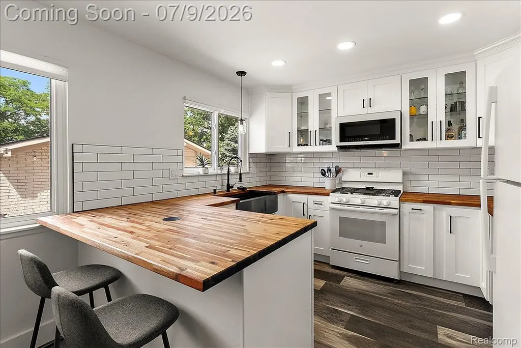 12359 Canal Road Sterling Heights City MI 48313