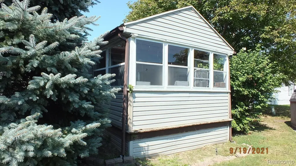 54 Riverview Drive Erie Township MI 48133