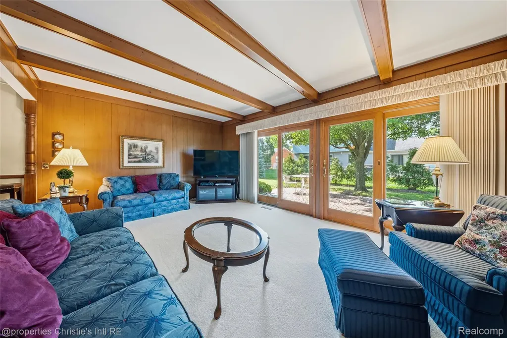 713 Moorland Drive Grosse Pointe Woods City MI 48236