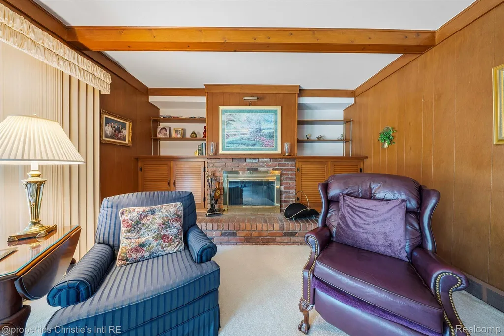 713 Moorland Drive Grosse Pointe Woods City MI 48236