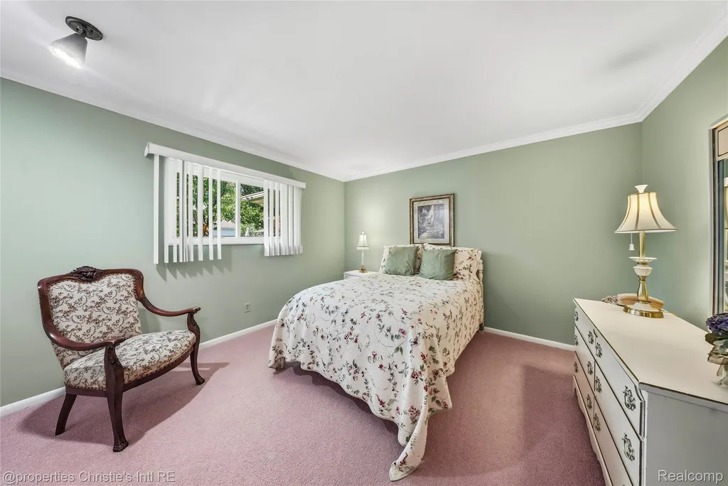 713 Moorland Drive Grosse Pointe Woods City MI 48236