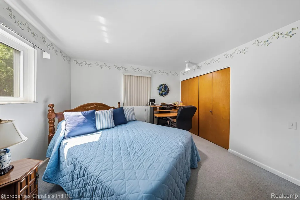 713 Moorland Drive Grosse Pointe Woods City MI 48236