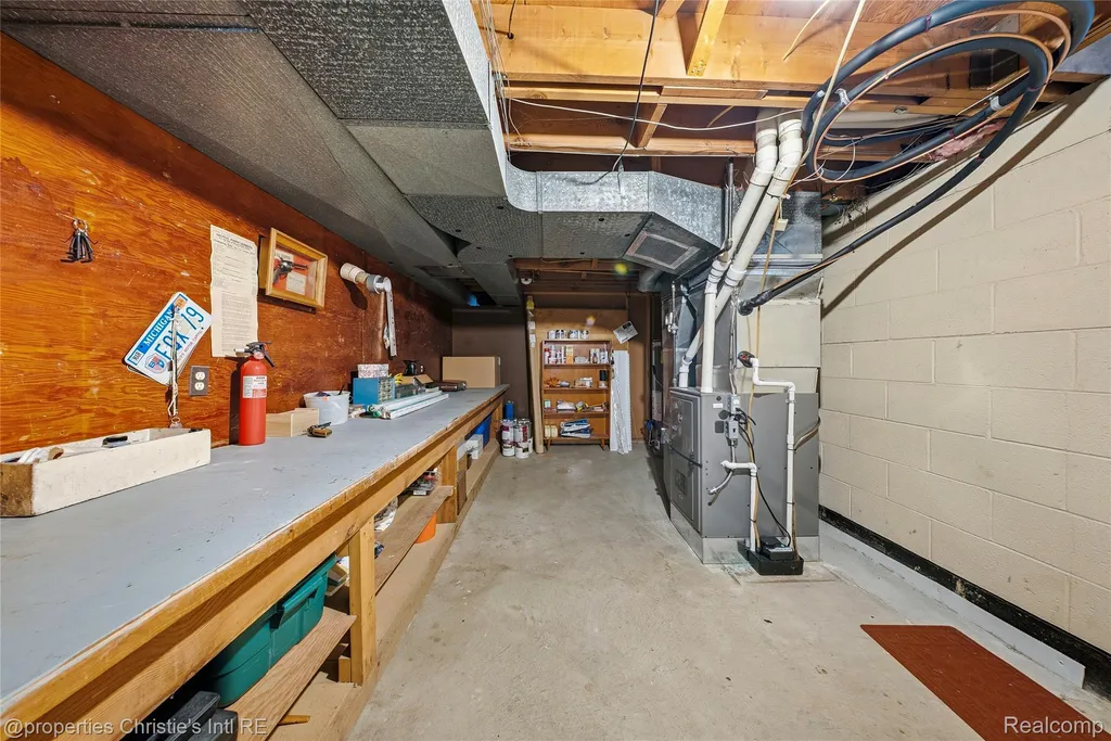 713 Moorland Drive Grosse Pointe Woods City MI 48236