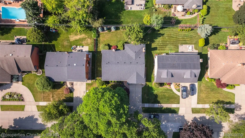 713 Moorland Drive Grosse Pointe Woods City MI 48236