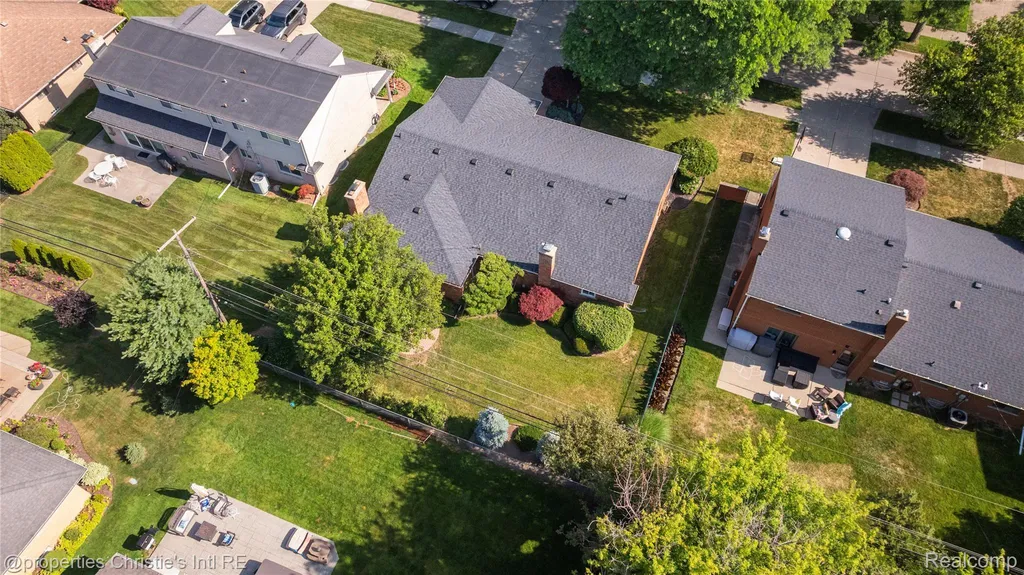 713 Moorland Drive Grosse Pointe Woods City MI 48236