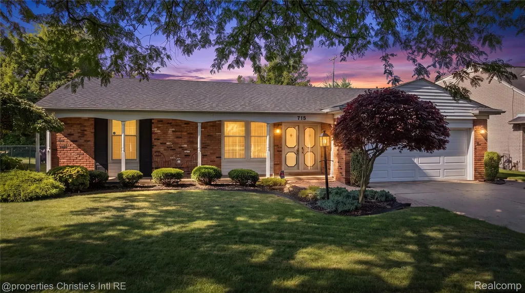 713 Moorland Drive Grosse Pointe Woods City MI 48236