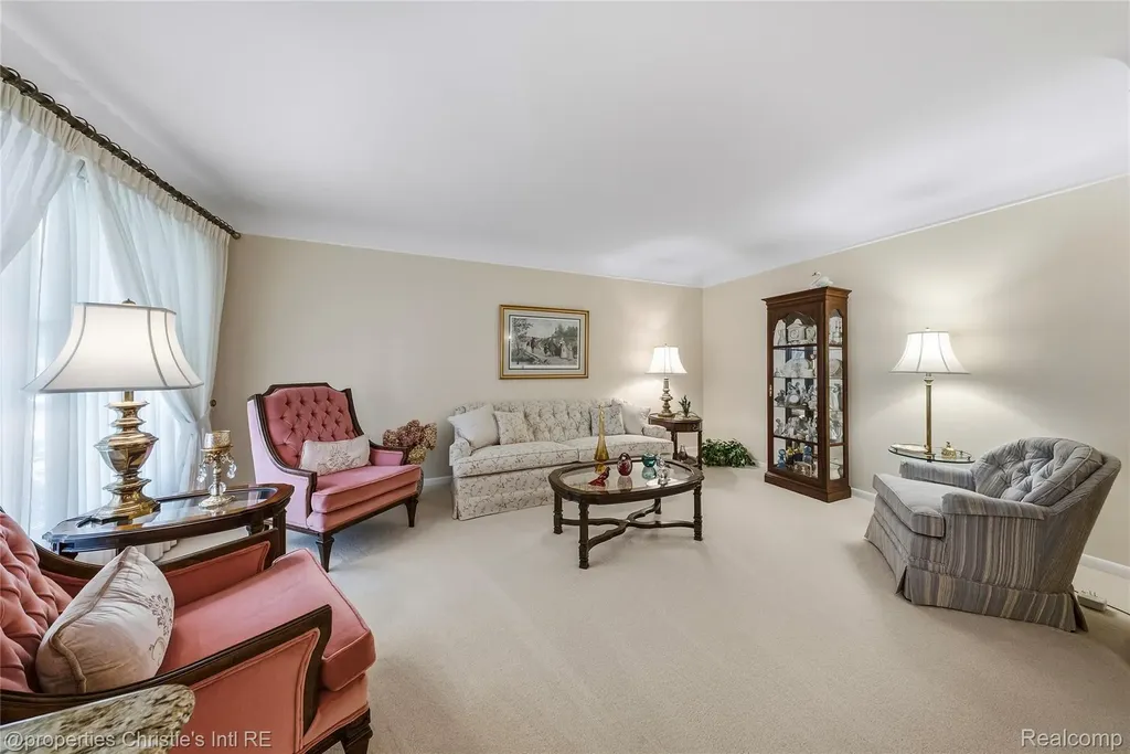 713 Moorland Drive Grosse Pointe Woods City MI 48236