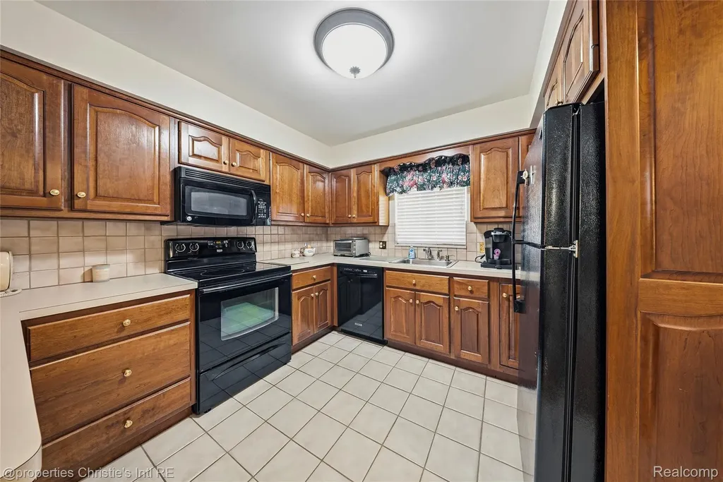 713 Moorland Drive Grosse Pointe Woods City MI 48236
