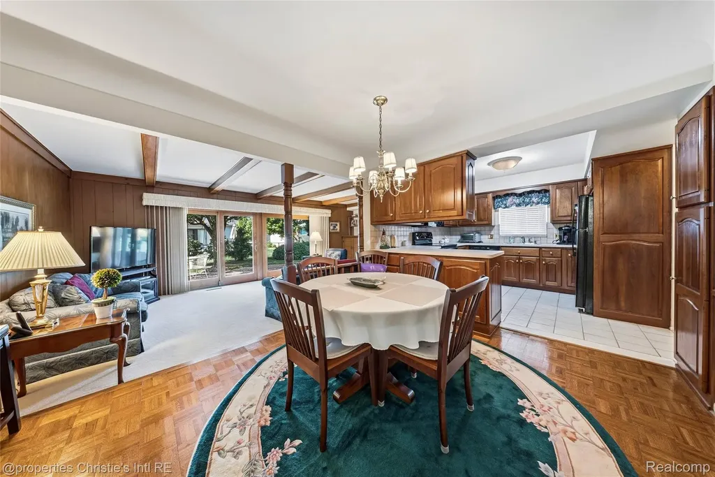 713 Moorland Drive Grosse Pointe Woods City MI 48236