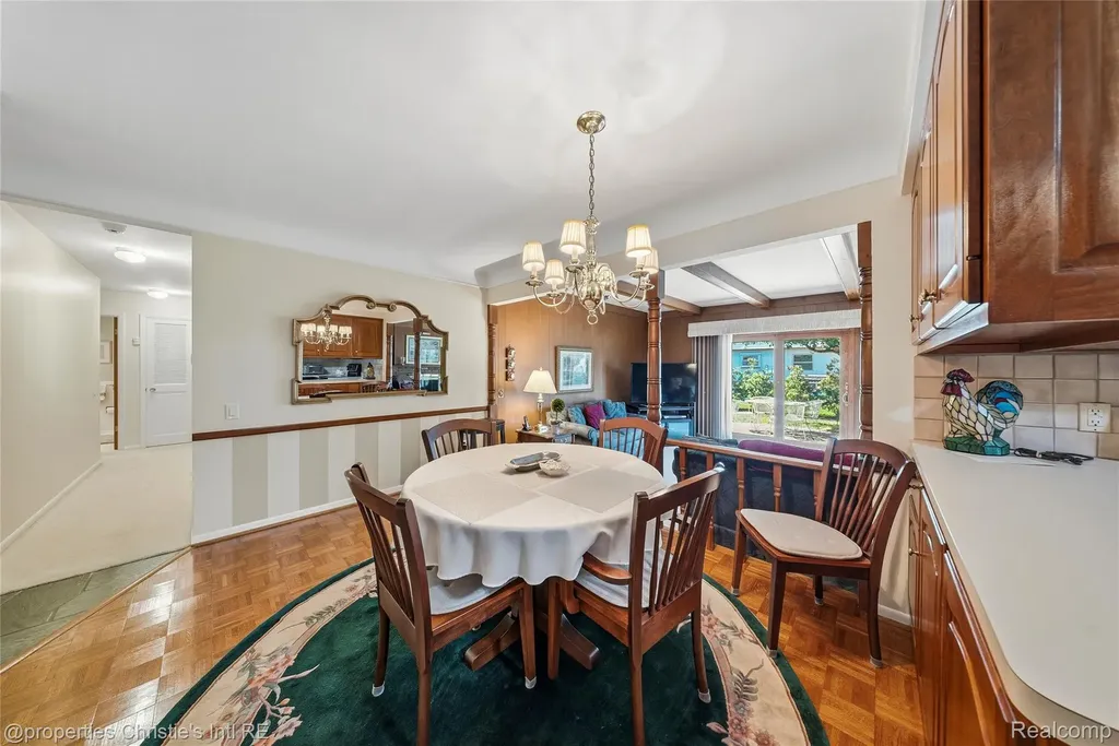 713 Moorland Drive Grosse Pointe Woods City MI 48236