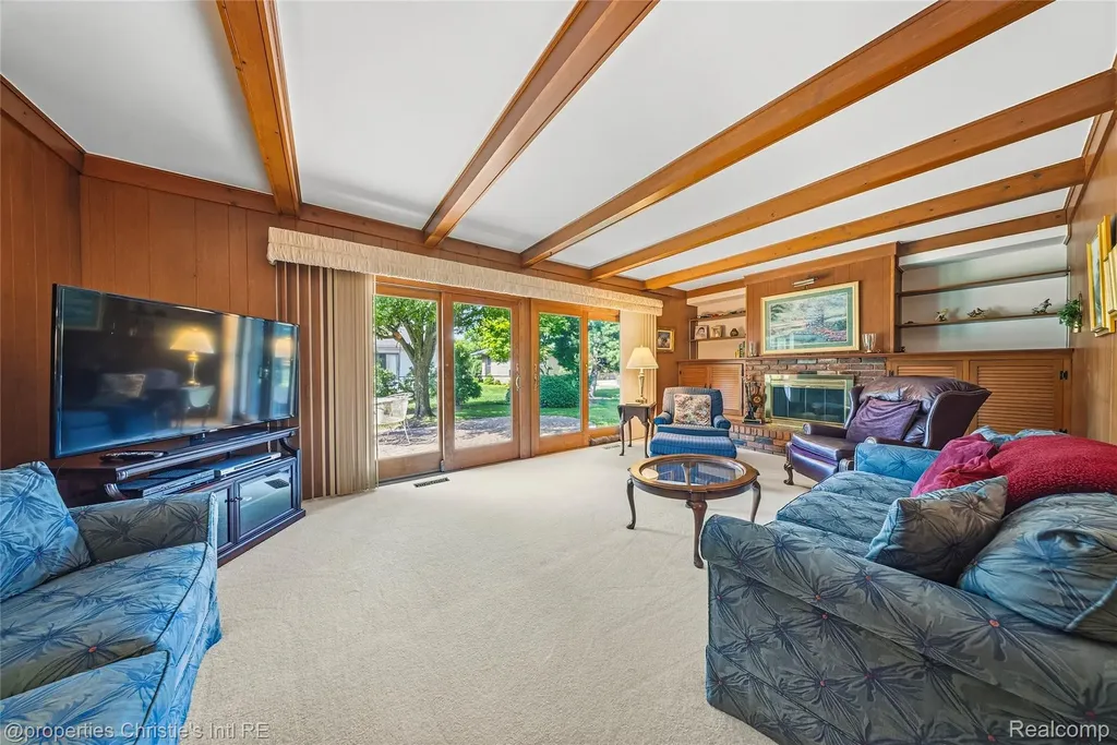 713 Moorland Drive Grosse Pointe Woods City MI 48236