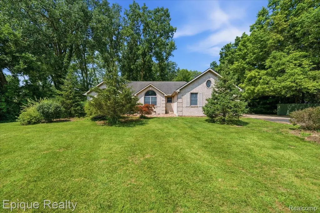 22520 Waltz Road Huron Charter Township MI 48164