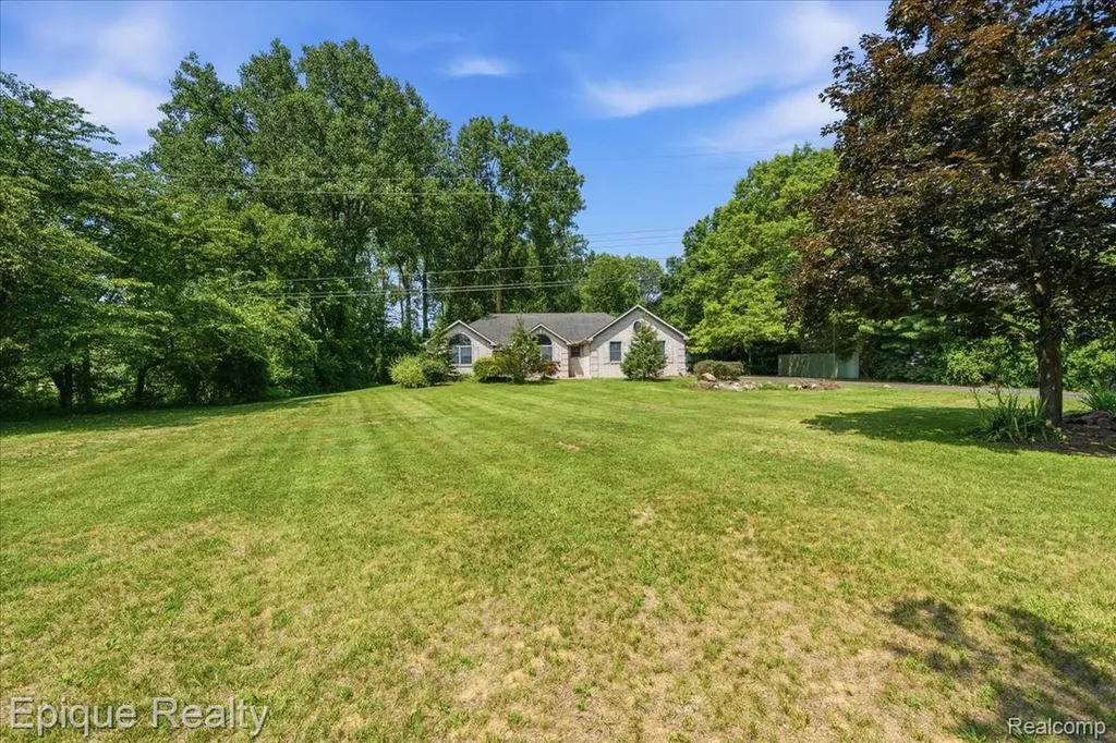 22520 Waltz Road Huron Charter Township MI 48164